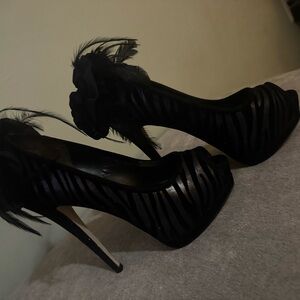 Elegant Black Peep-Toe Heels with Feather Detail